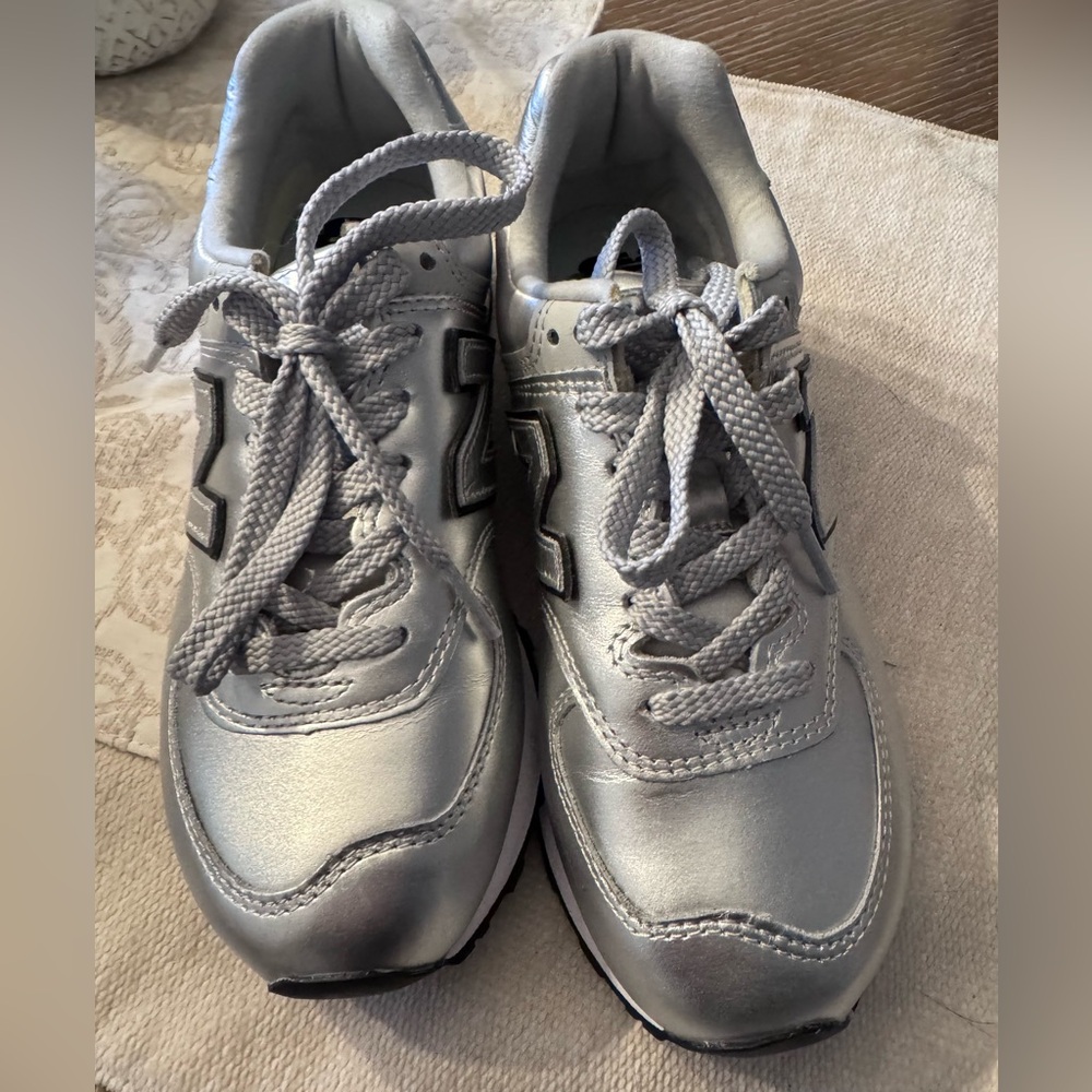 COPY - NEW BALANCE women’s silver metallic sneakers! NEW NEVER WORN. - Picture 2 of 6